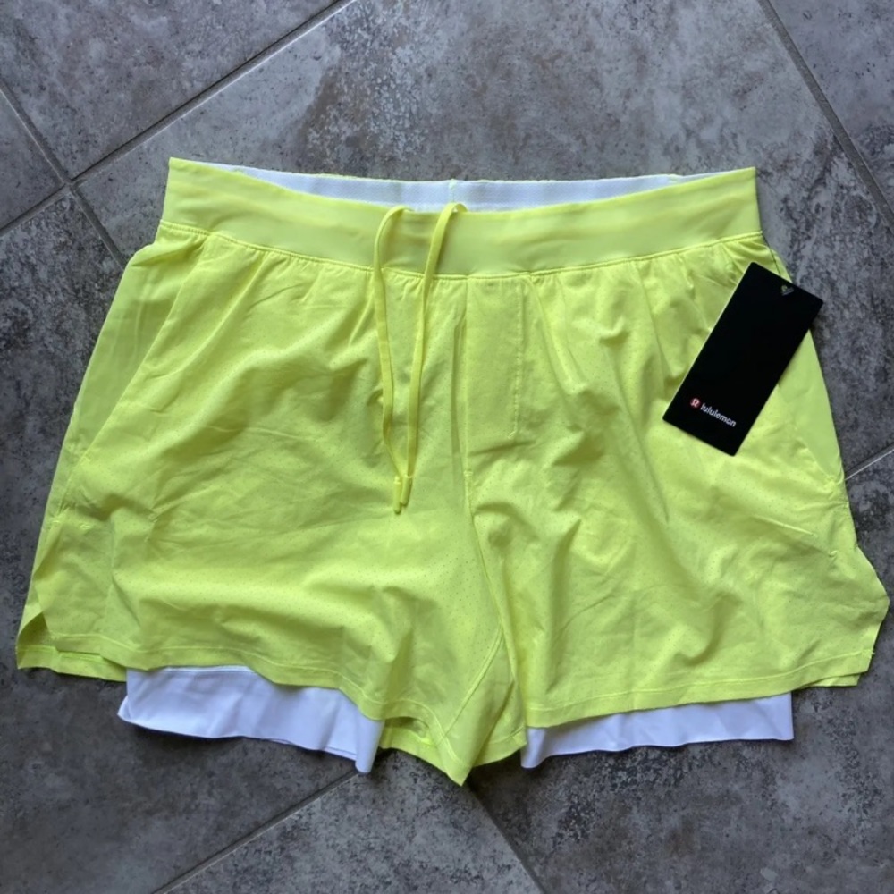 Lululemon Vented Tennis Short Men’s Size LARGE Electric Lemon GOLF RUNNING NEW